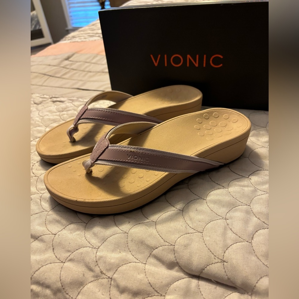 Vionic flip flops - Picture 2 of 4